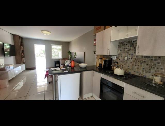 3 BEDROOM TOWNHOUSE FOR SALE IN FLORENTIA